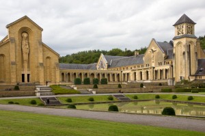 Trappisten-Abtei Notre-Dame d'Orval. Blick auf das neue Klostergebäude